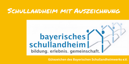 Label "Schullandheim mit Auszeichnung", darunter das Logo des Bayerischen Schullandheimwerks